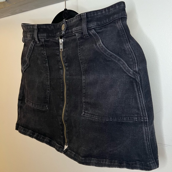 MADEWELL Denim Utility Zip Skirt in Black Frost - Picture 1 of 5